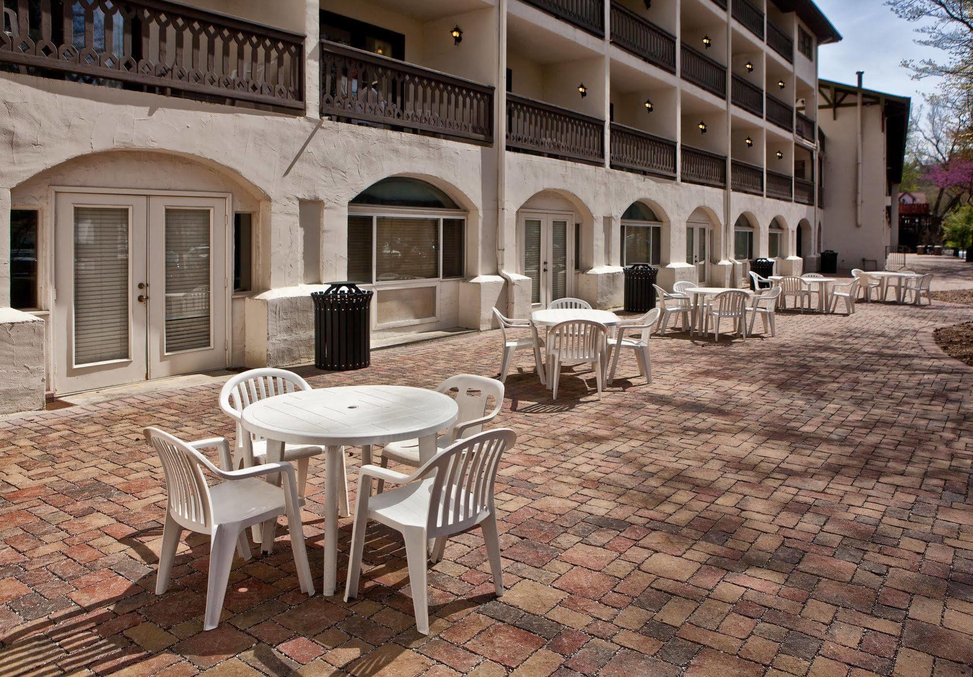 Helendorf River Inn, Suites & Conference Center Exterior foto